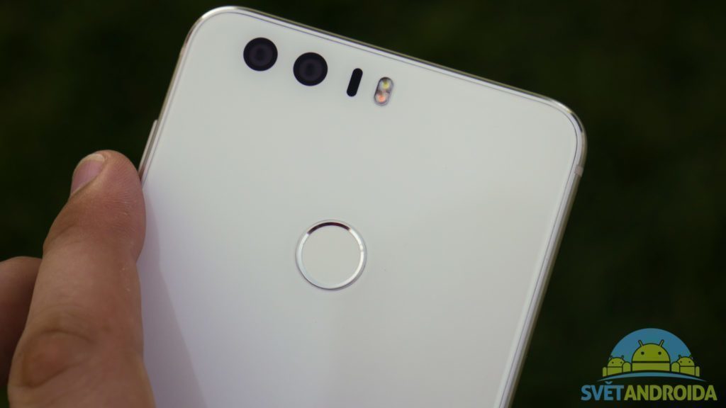 Honor 8 konstrukce fotoaparat ctecka